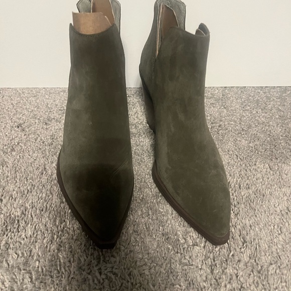 NWOT VINCE CAMUTO BOOTIE WOMENS SIZE 7 1/2 - Picture 2 of 3